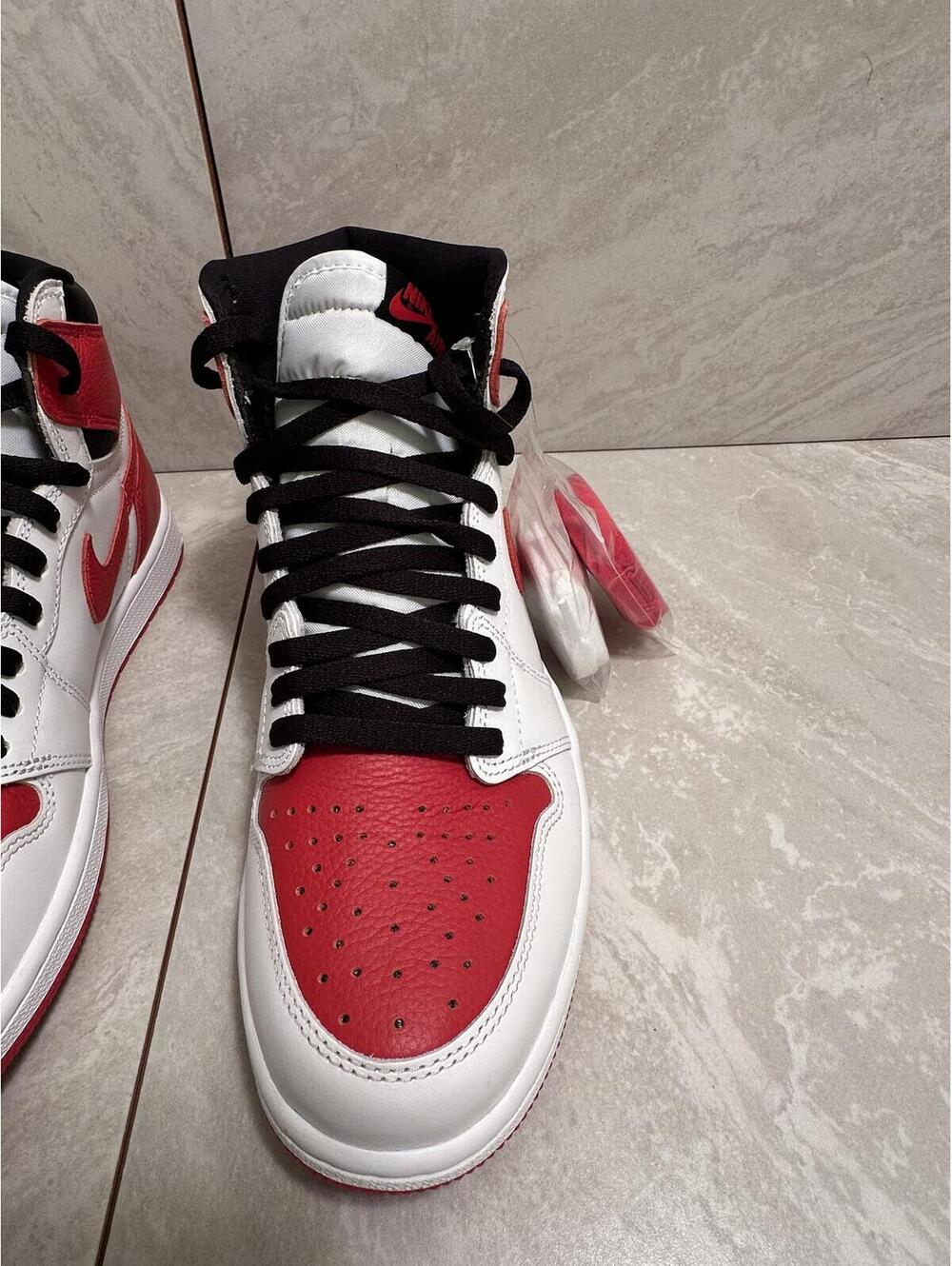 Nike Air Jordan 1 Retro High OG Heritage Chicago white/red/black sneakers Size 9 - Picture 2 of 12